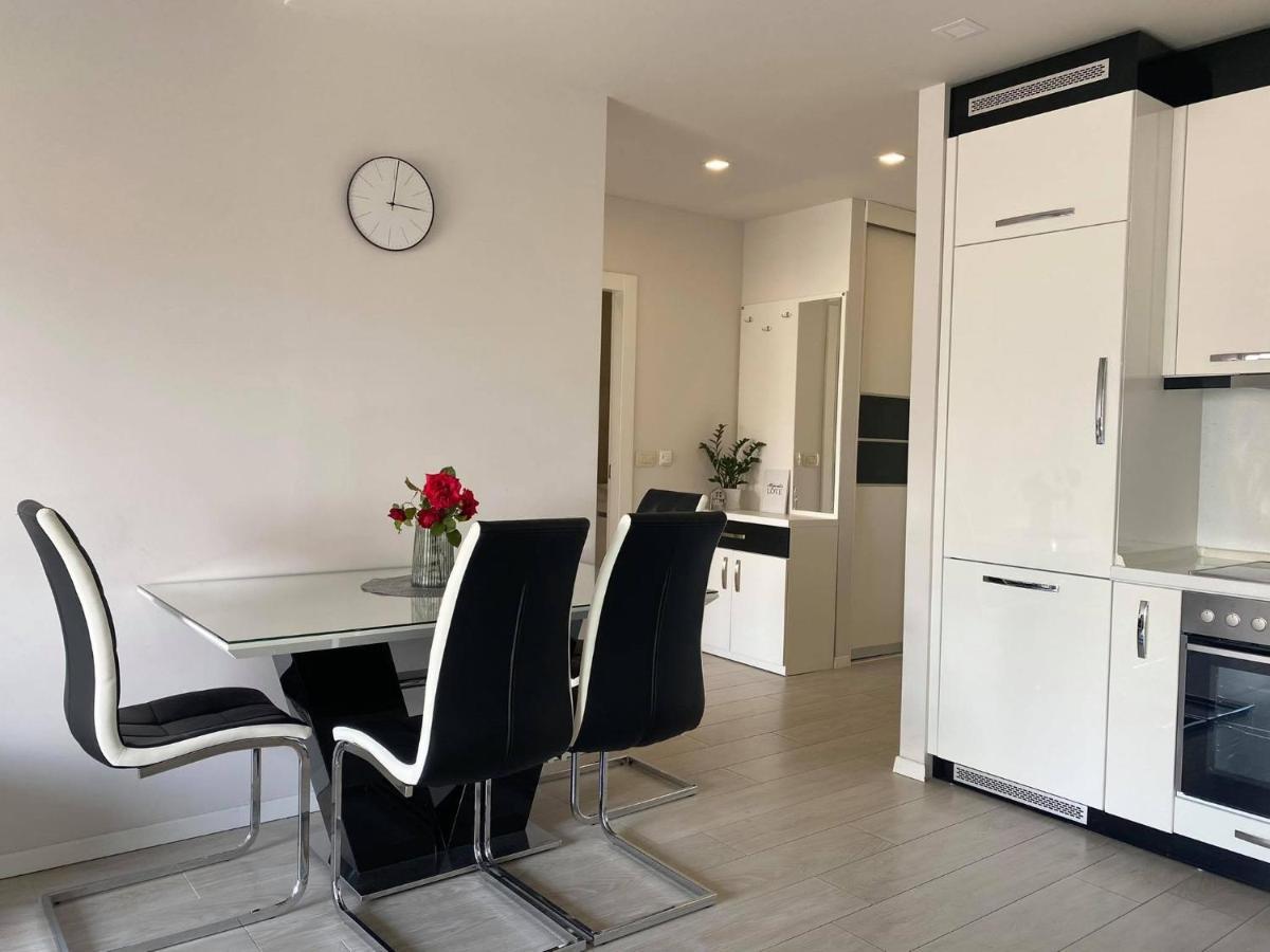 Modern Apartments With Garage Makarska Ngoại thất bức ảnh